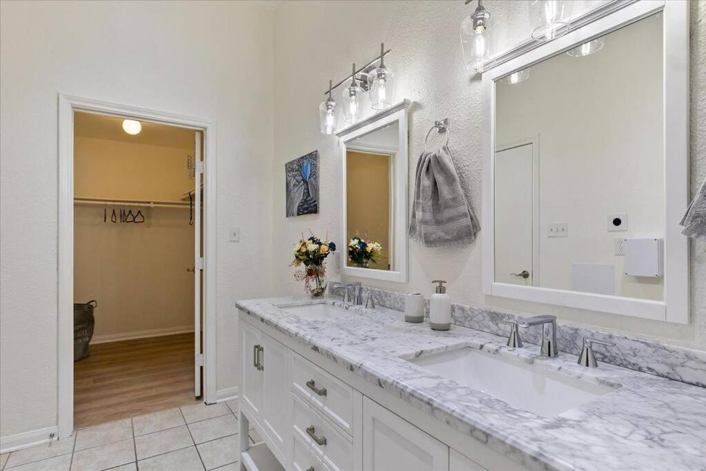 Lucky House - Tranquility In The Middle Of Houston - Tv In Every Room - 300 M2 Luaran gambar