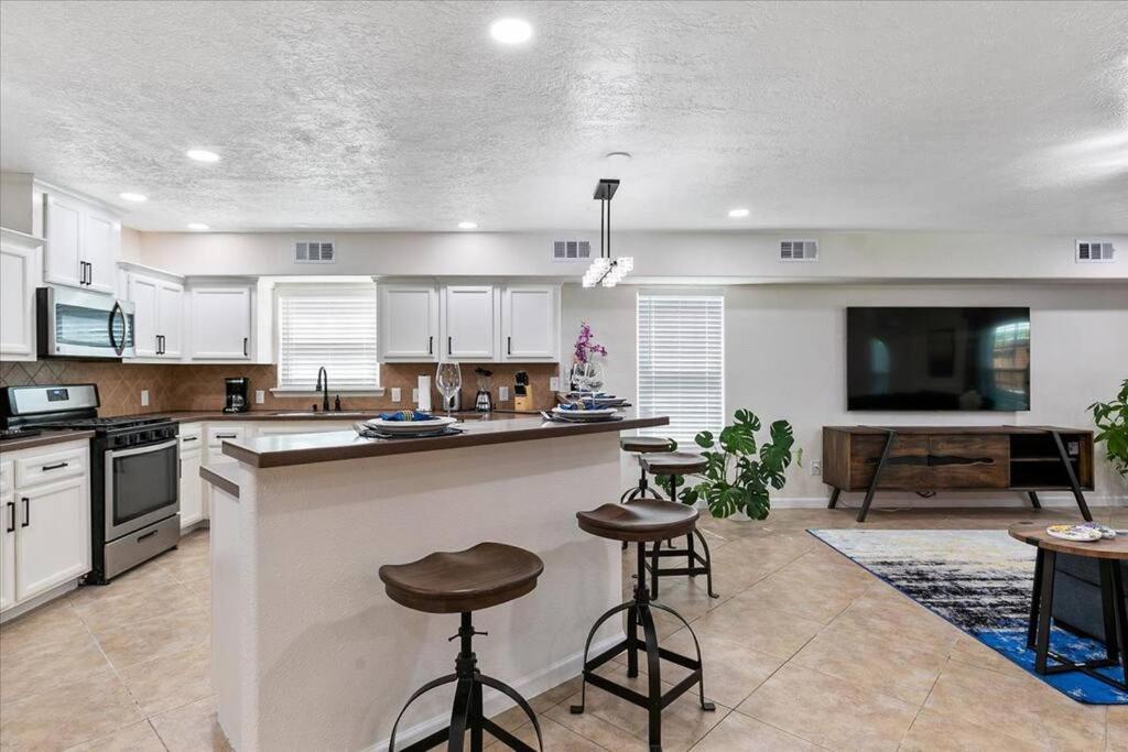 Lucky House - Tranquility In The Middle Of Houston - Tv In Every Room - 300 M2 Luaran gambar